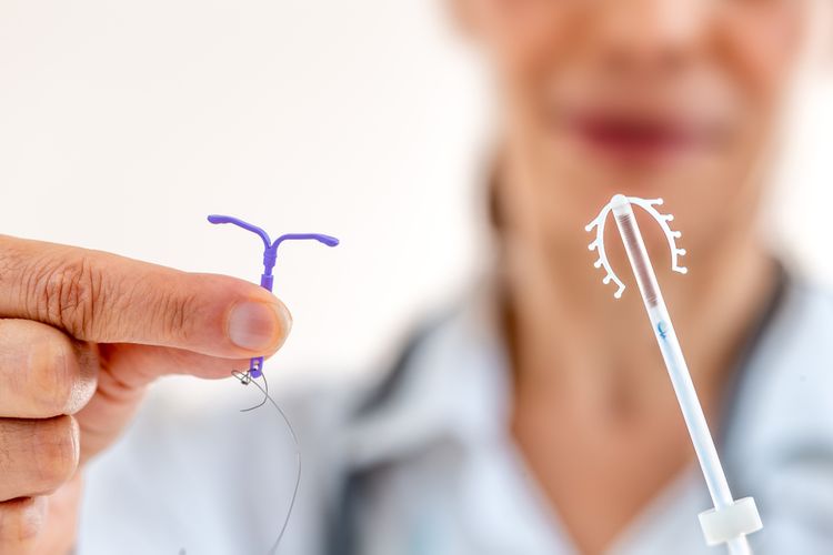 KB IUD (Intrauterine Device), atau spiral, menjadi pilihan populer bagi banyak wanita yang menginginkan metode kontrasepsi jangka panjang yang praktis.