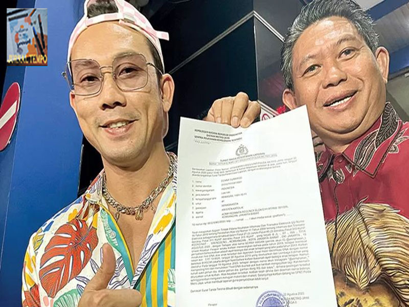 Denny Sumargo Balas Farhat