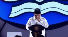 Prabowo Tertunduk Haru