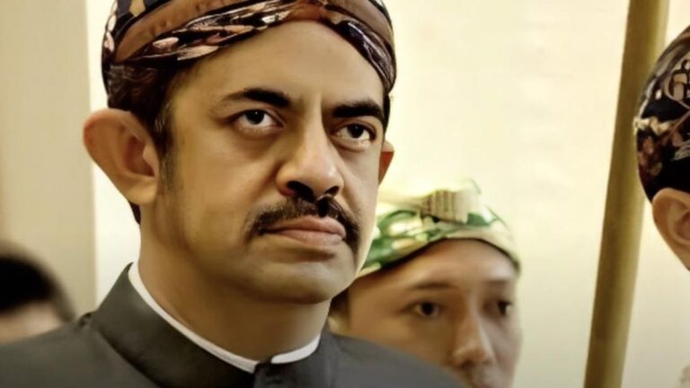 Beberapa media di Malaysia menyoroti kabar bahwa Riza Chalid, taipan minyak asal Indonesia, berada di Negeri Jiran. Ia termasuk dalam daftar tersangka