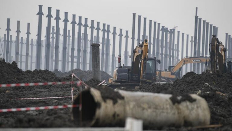 Kenapa Investasi Rp942 Triliun Hanya Menciptakan 1,2 Juta Lapangan Kerja?