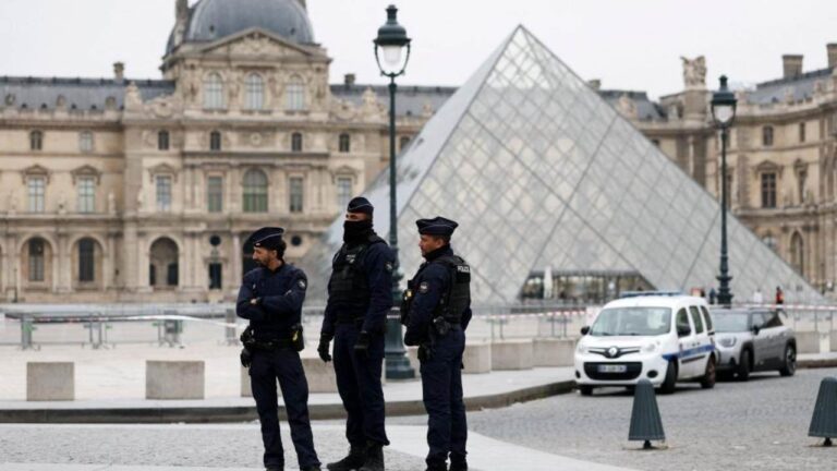Aksi Kilat di Louvre: Perampokan Mewah 7 Menit Guncang Dunia Seni