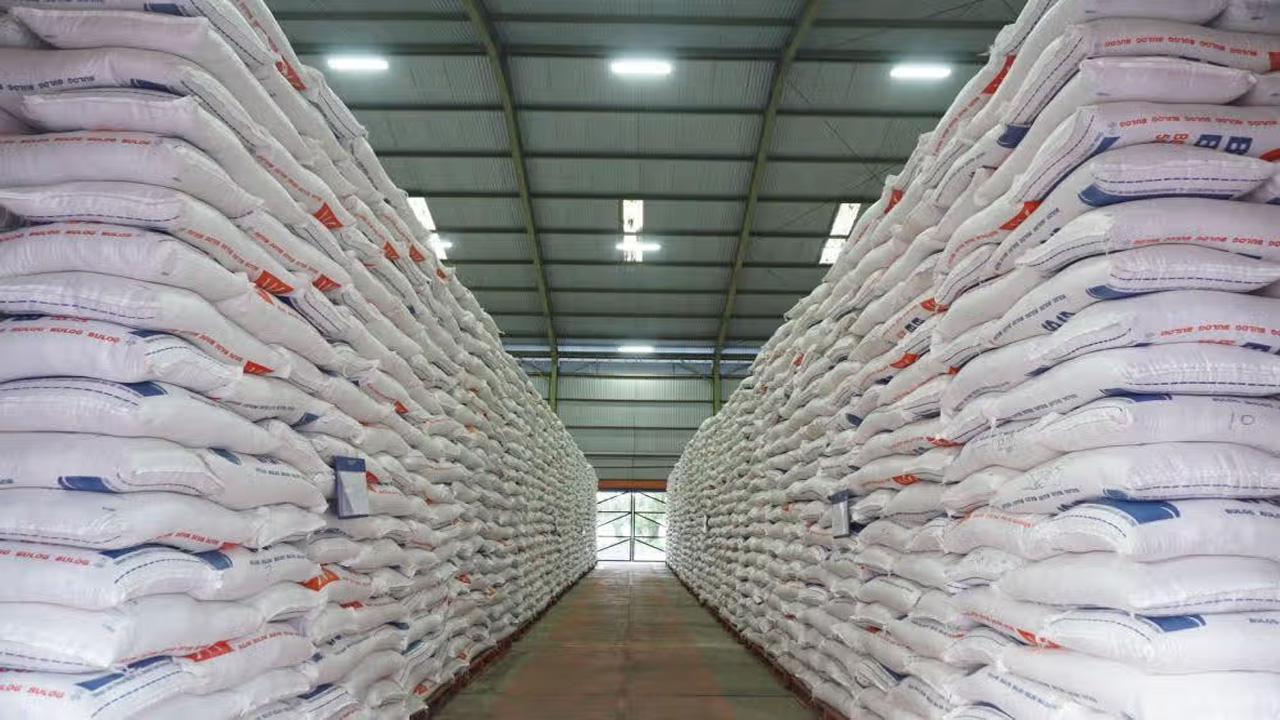 Bapanas Ungkap 29 Ribu Ton Beras Bulog Turun Mutu, 1,45 Juta Ton Masih Menumpuk di Gudang