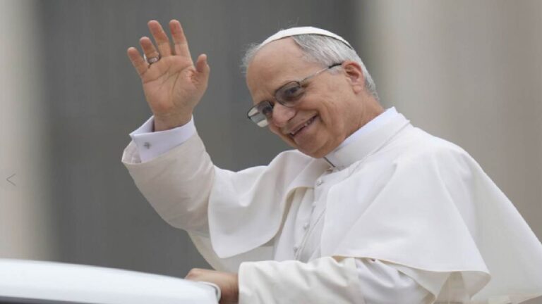 Raja Charles III: Monarki Inggris Pertama dalam 500 Tahun yang Berdoa dengan Paus