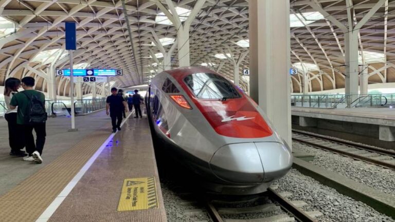 Utang Proyek Kereta Cepat “Whoosh” Membesar, China Dorong Optimisme untuk Indonesia