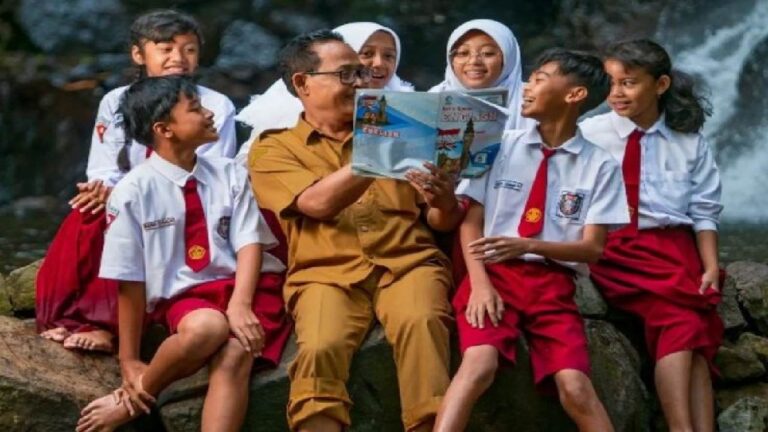 Pemerintah dan Kapolri Teken MoU Perlindungan Guru di Era Digital