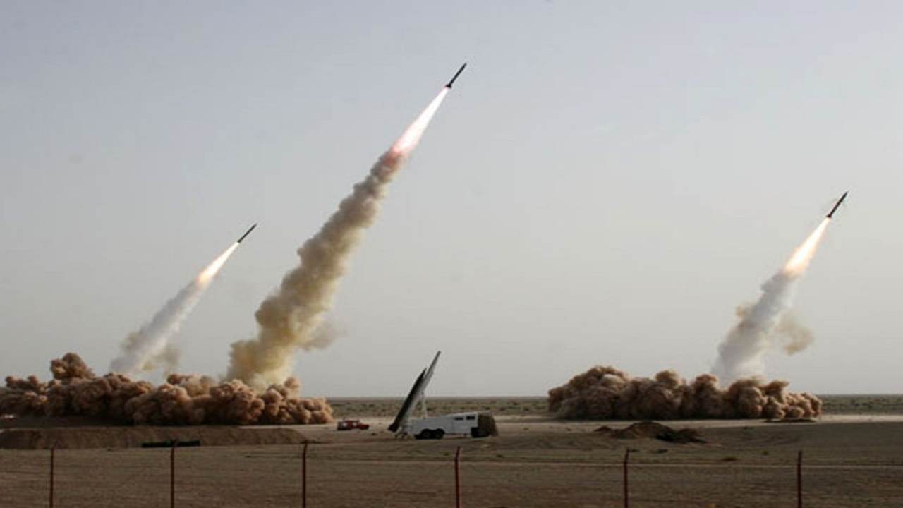 Iran Gencar Latihan Rudal di Tengah Bayang-bayang Ancaman Israel dan AS