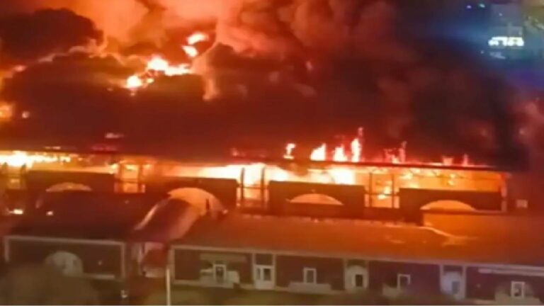 Kebakaran Pasar Bersejarah St Petersburg: Api yang Menghanguskan Memori Kota
