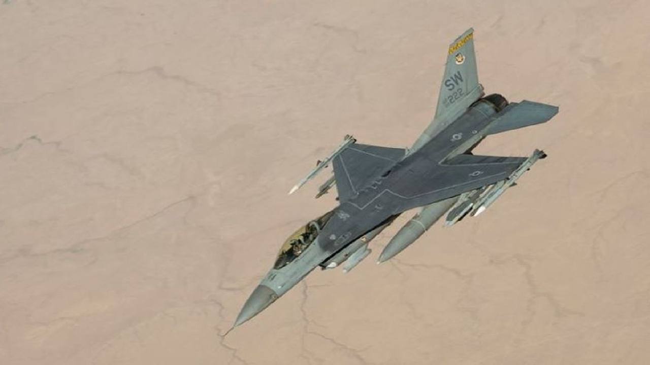 Jet Tempur F-16 AS Nyaris Kehabisan Bahan Bakar Saat Misi Berisiko Tinggi di Wilayah Iran