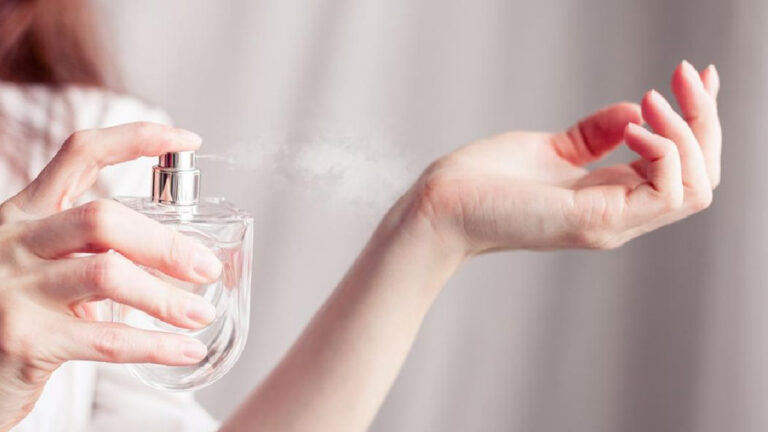 Rahasia 4 Titik Semprot Parfum agar Wangi Tahan Lama Sepanjang Hari
