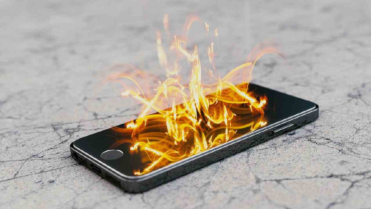 Bocah 5 Tahun Tak Sengaja Bakar Puluhan Ponsel, Sikap Sang Ayah Justru Mengundang Haru
