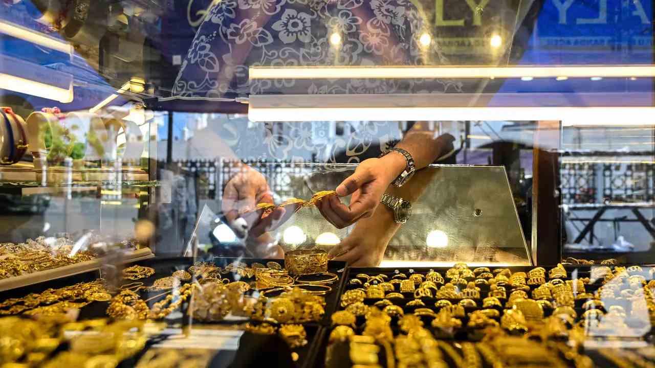 Harga Emas 24 Karat Hari Ini Turun, Simak Pergerakan Antam, Pegadaian, dan Hartadinata Abadi
